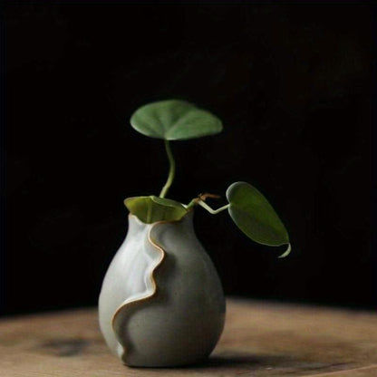 Vase décoratif en céramique – Glaçure craquelée et accents dorés élégants