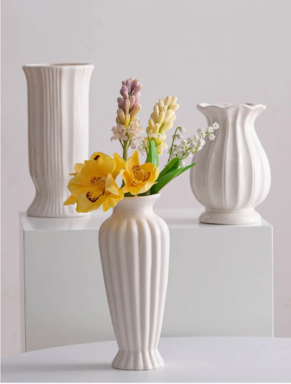 Vase décoratif en céramique blanche – Collection nordique minimaliste et élégante