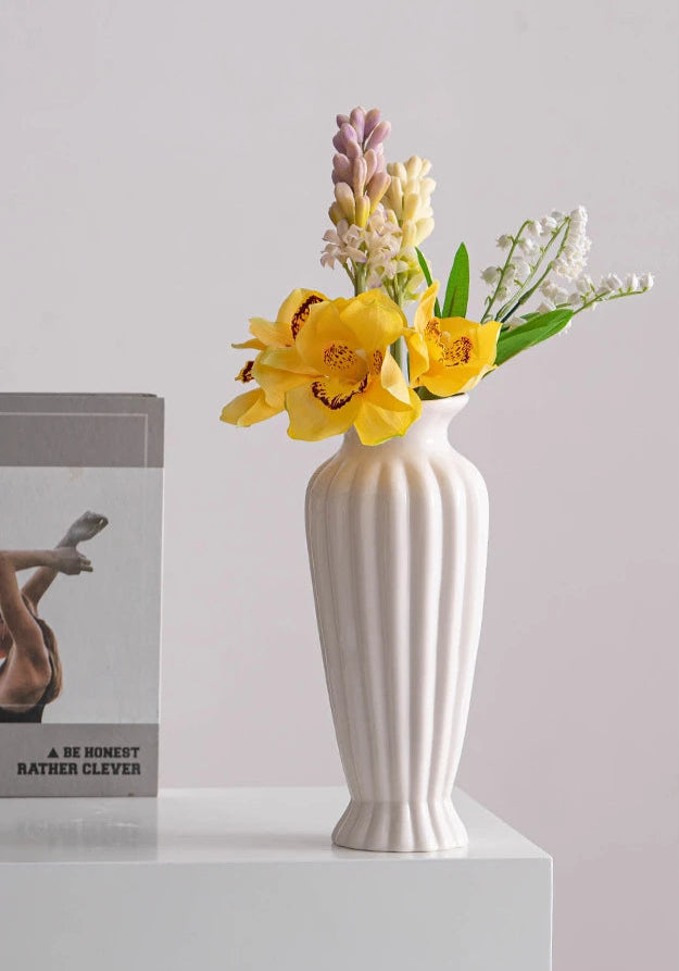 Vase décoratif en céramique blanche – Collection nordique minimaliste et élégante