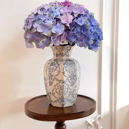 Vase décoratif en céramique – Porcelaine bleue et blanche au style raffiné