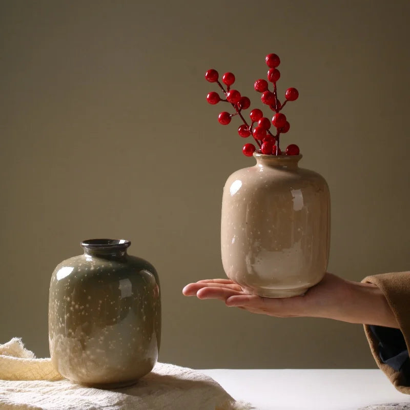 Vase décoratif en céramique – Design épuré et format compact contemporain